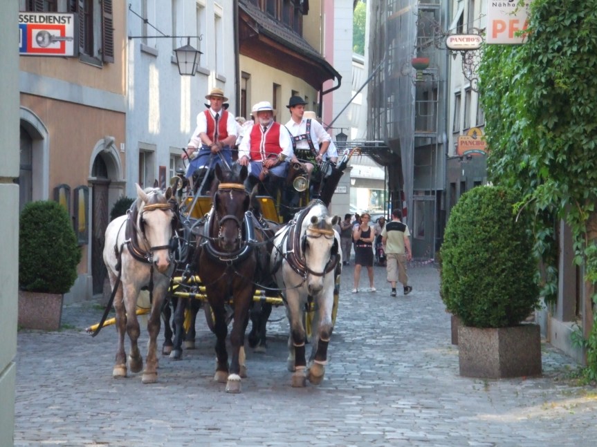 Driving a Five-in-Hand Mountain&nbsp;Team